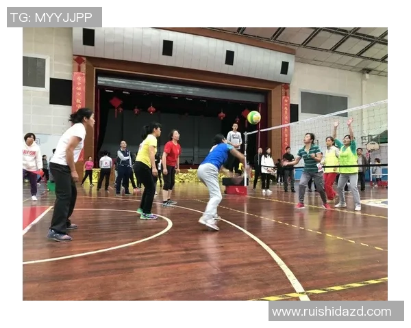 武汉排球队的团队协作之道:排球巨献背后的默契与拼搏精神 武汉排球队的团队协作之道:排球巨献背后的默契与拼搏精神