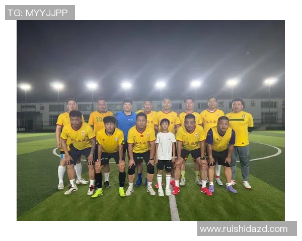 瘦瘦的足球明星究竟是谁他在球场上的表现为何如此出色