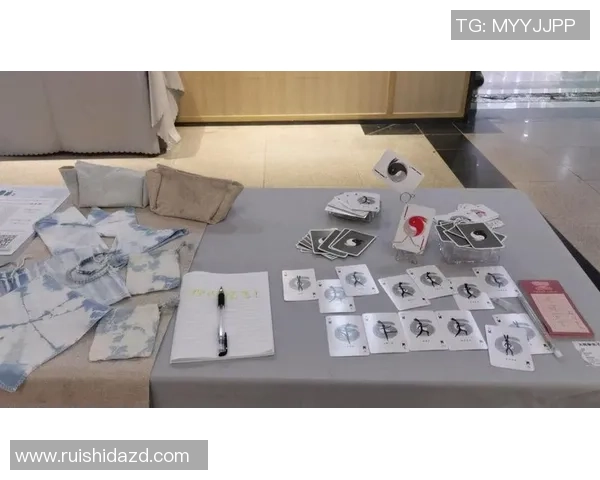 足球明星与扑克牌的奇妙结合揭秘球场与牌桌上的精彩瞬间