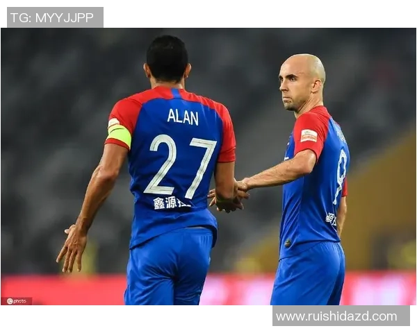 足球明星杨帅的个人简介与精彩瞬间全景展示