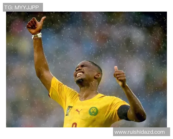 马奎斯与足球明星亲密合影展现体育精神与友谊的完美结合